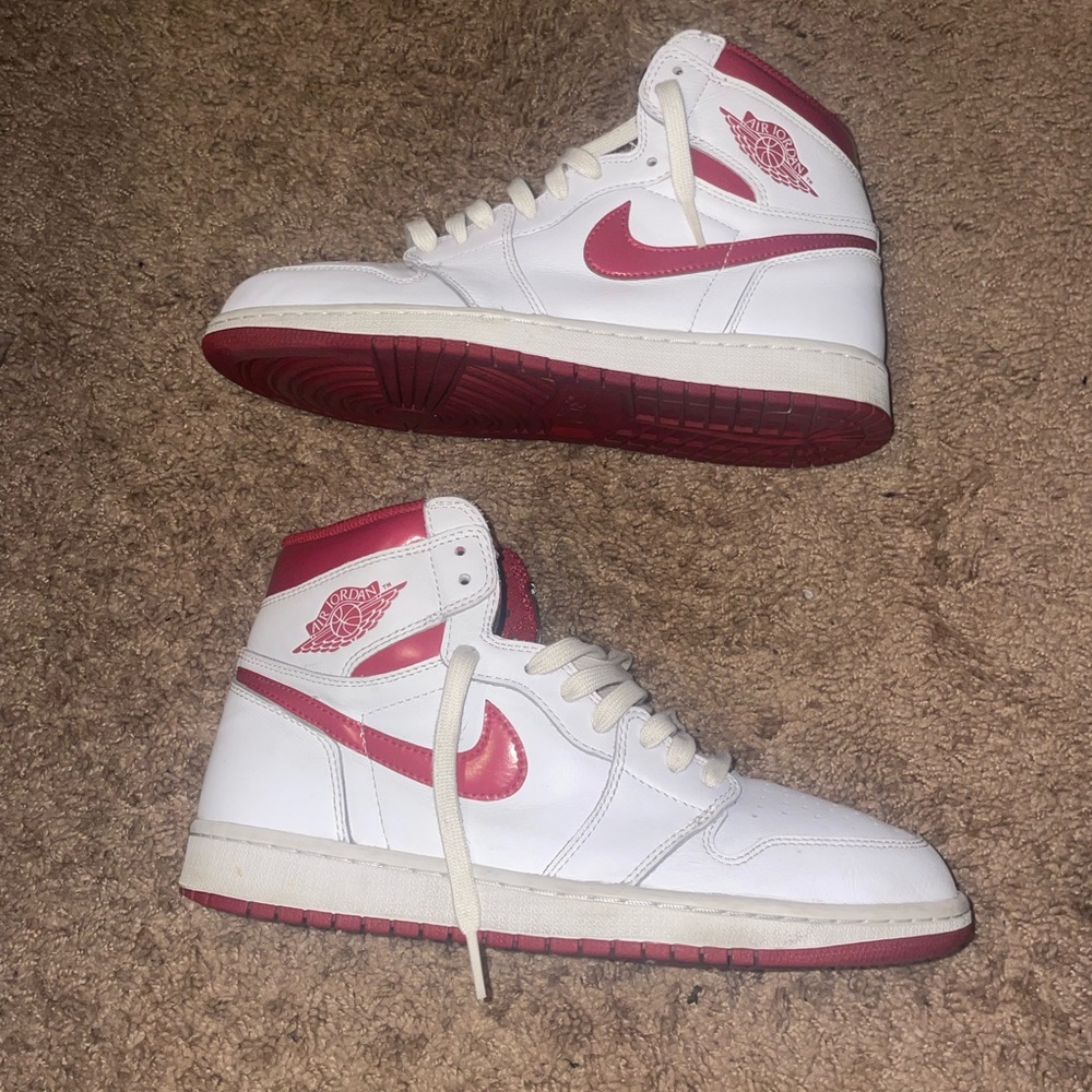 Nike Air Jordan 1 Retro Metallic Red